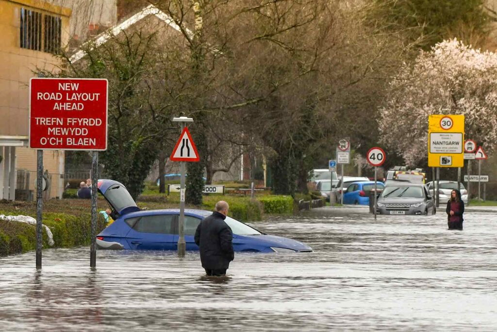 El Niño Phenomenon Raises Global Temperaturas 1 El Niño Phenomenon Raises Global Temperaturas Las consecuencias del fenómeno del niño